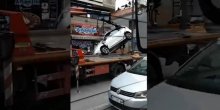 Pauk pokušao da podigne automobil pa došlo do nezgode (VIDEO)