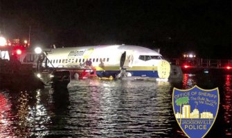 Drama na Floridi: Avion sa više od 140 putnika sletio u rijeku (FOTO)