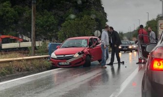 Saobraćajna nesreća na ulazu Nikšića: Sudar automobila i kamiona