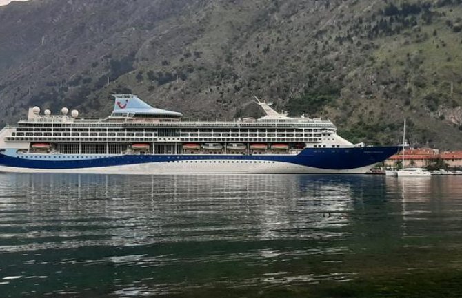 Kruzer „Marella Discovery“ prvi put danas uplovio u Luku Kotor