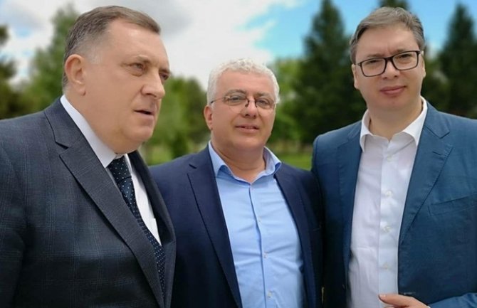 Vučić po Mandića poslao avion, 