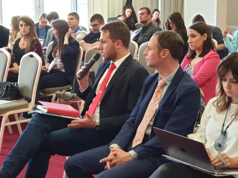 1CGOtapolitikaidrutvomogudauradezamladeuCrnojGori