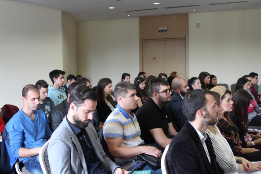 3CGOtapolitikaidrutvomogudauradezamladeuCrnojGori