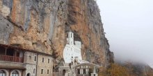 Nevjerovatan snimak iz Manastira Ostrog: Nakon poziva na molitvu nebo se u sekundi razvedrilo(VIDEO)