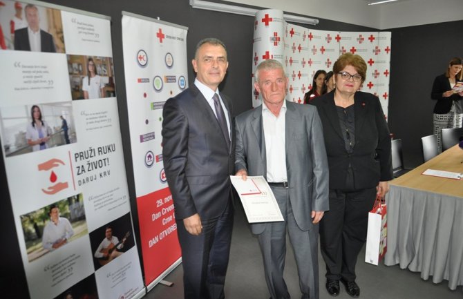 Dobrovoljno davalaštvo krvi: Priznanje Radivoju Obradovići iz Bijelog Polja za 150 davanja