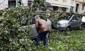 Hrvatska: Olujni vjetar i obilne padavine pričinili veliku štetu, izdato upozorenje i za danas