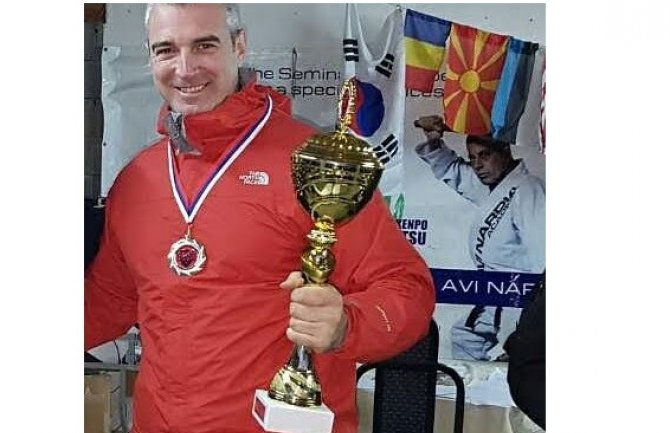 Pripadnik Protivterorističke jedinice Saša Vujošević osvojio zlato u praktičnom streljaštvu 