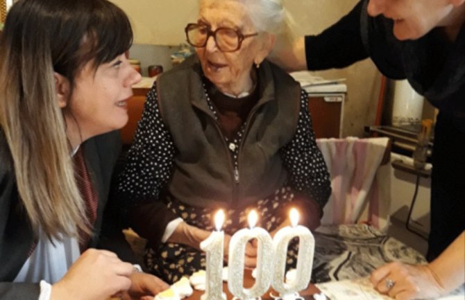 Zakoračila u drugo stoljeće: Cetinjanka proslavila stoti rođendan 