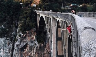 Ova fotografija ledi krv u žilama:  Ne rizikujte sopstveni život zarad dobre fotke (FOTO)