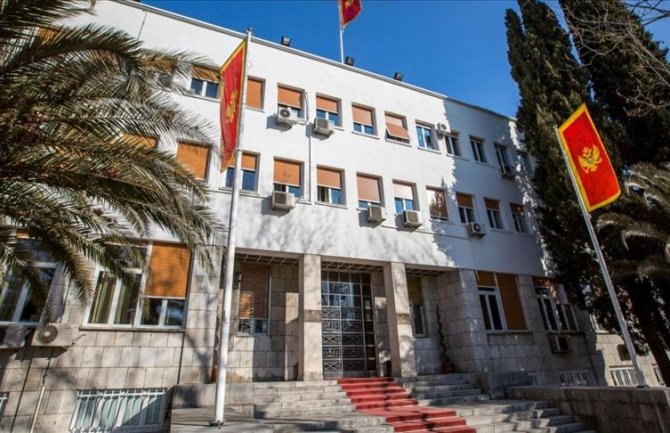 Sa bojkotom nastavljaju uprkos novčanim kaznama