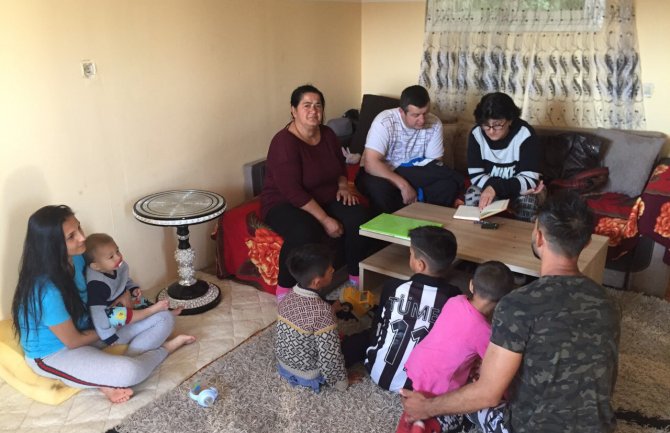 Potrebna pomoć sedmočlanoj porodici iz Bara: Žive u uslovima nedostojnim čovjeka, majka i sin bolesni 