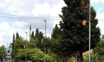 Centar Tuzi ukrašen crnogorskim i albanskim zastavama