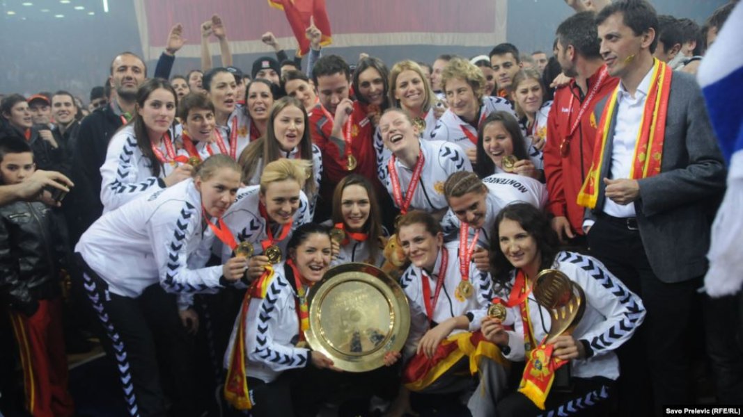 BD654935FD224D0992DAC4E81F00541Ew1023r1s