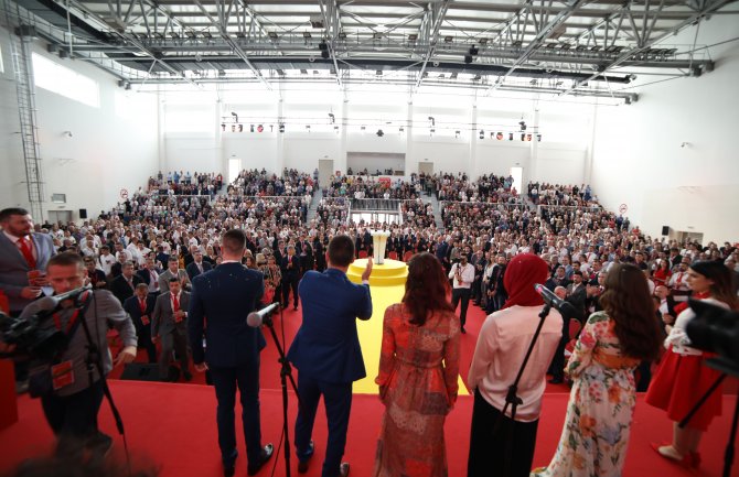 Bečić ponovo na čelu Demokrata: Da konačno stavimo tačku na opozicione prevare