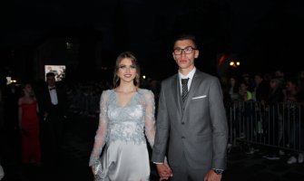 Maturanti Srednje elektro-ekonomske škole obasjali BP: Defile otvorila najljepša Crnogorka(FOTO)