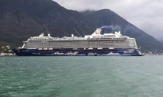 Ploveći grad sa skoro 4.000 turista uplovio u Kotor