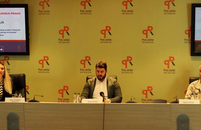 Novinari istraživači da dobiju status službenih lica