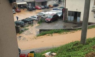 Bijelo Polje: Rijeka mulja potekla niz Ćukovac, poplavila autobusku stanicu