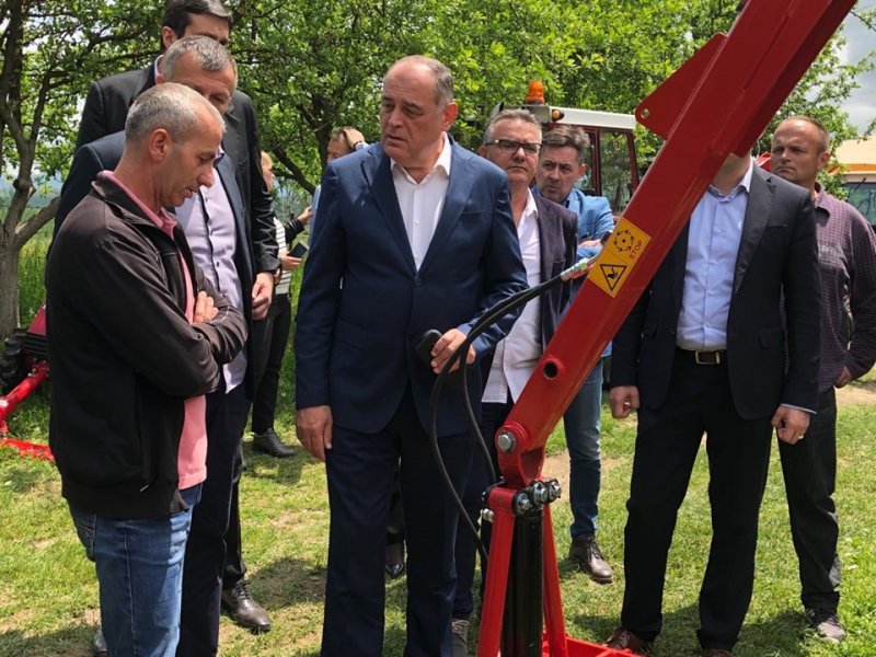 617998894003769138962942205239228575514624n