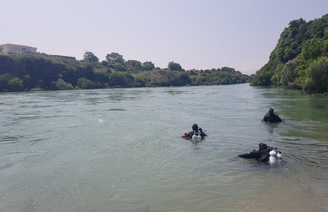 Nastavlja se potraga za mladićem koji je htio da spasi psa
