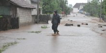 Vanredna situacija u Kraljevu i Kniću: Evakuisano pet osoba,domaćinstva pod vodom(VIDEO)