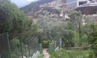 HN: Investitor pregradio pješački put, komunalna skinula kapiju