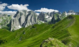 Prirodne ljepote Prokletija dio pješačkih tura koje prolaze kroz cijeli region