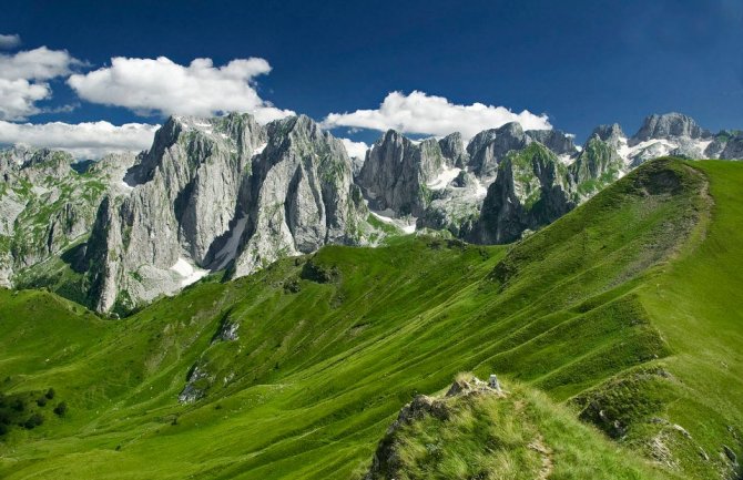 Prirodne ljepote Prokletija dio pješačkih tura koje prolaze kroz cijeli region
