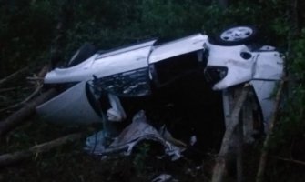 Stravična nesreća u BiH: Policija i vatrogasci spasili život popu