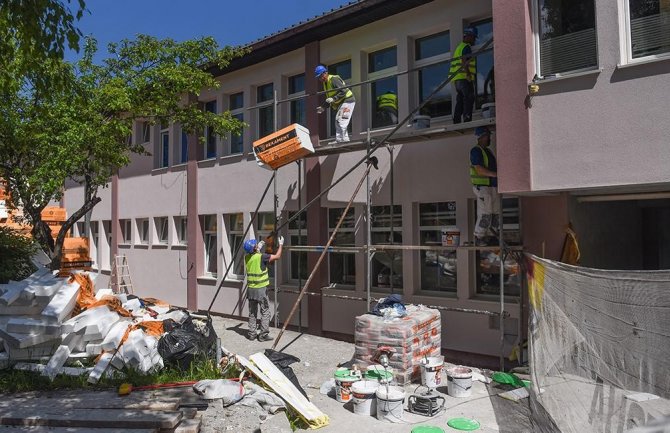 Bolji uslovi za boravak i rad pacijenata i zaposlenih u Domu zdravlja Rožaje(FOTO)