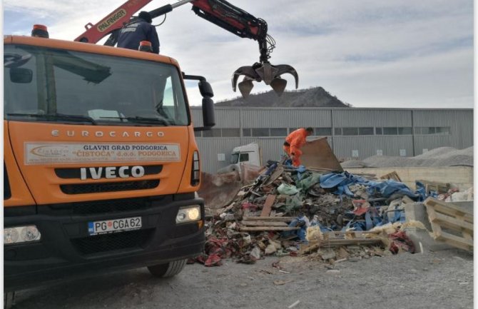 100 radnika CRBCija čistilo gradilište autoputa