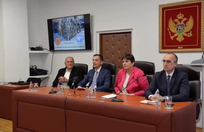 Bošković: Mladi ljudi ne mogu odabrati časniji poziv od vojničkog