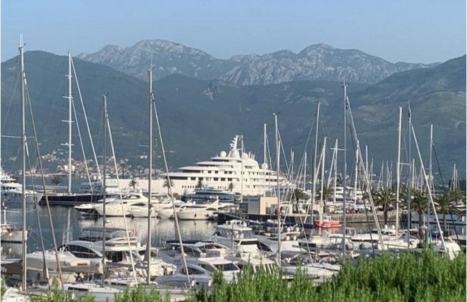 U Tivat uplovila najveća privatna jahta na svijetu 