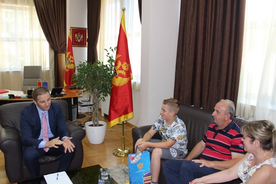 6467019611060372129390567406321508793974784n