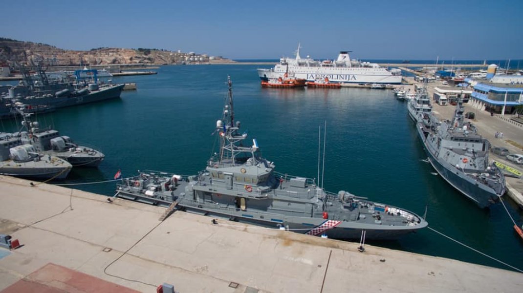 6475909624411540627853812536016645978062848n