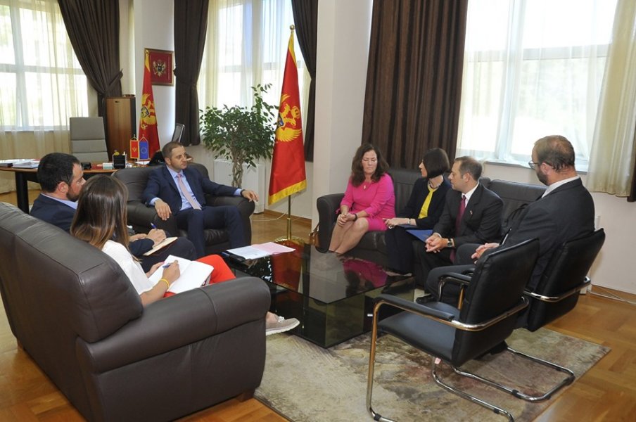 649797161106137662929011522590588122431488n