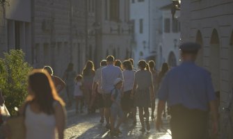 Roditeljima blizanaca 1.000, trojki 3.000 eura 