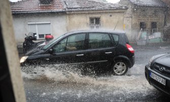 Iz poplavljenih objekata spaseno 12 osoba