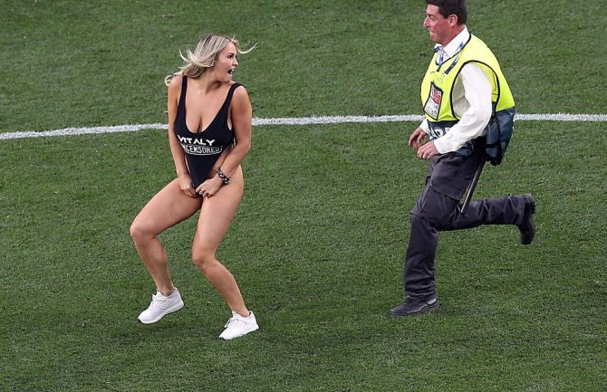 Proslavila se ulijetanjem na teren tokom finala Lige šampiona, a sada dolazi u CG