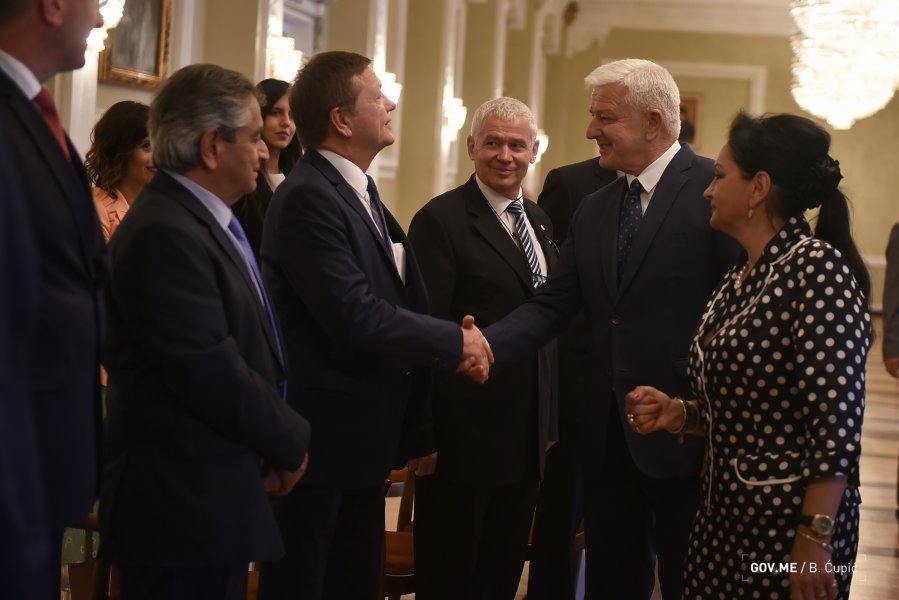 48136045193a21f085e17o