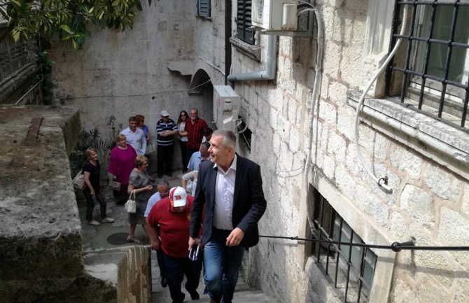 Smijenjena Dragica Perović