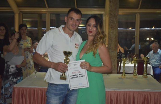 Pripadnik CG obezbjeđenja spasio dječaka koji se davio u bazenu u Vrnjačkoj Banji