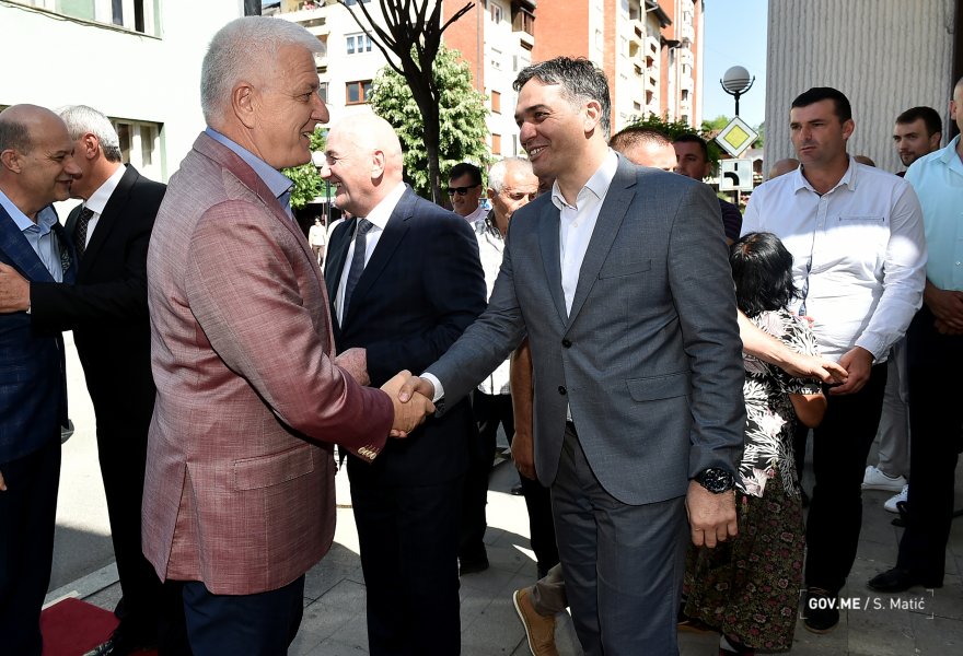 48168002167edc74273b6o