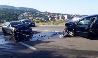 U saobraćajnoj nezgodi povrijeđena žena