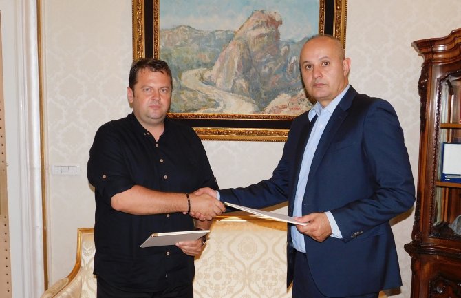 Za djecu Cetinja na poklon pet novih igrališta