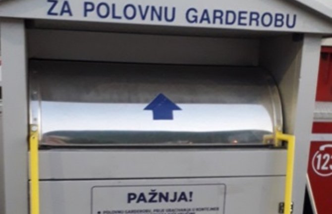 Tivat: Sređeni kontejneri za polovnu garderobu