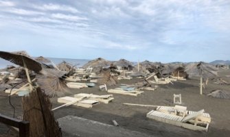 Nakon nevremena haos na ulcinjskoj Velikoj plaži (FOTO) (VIDEO)