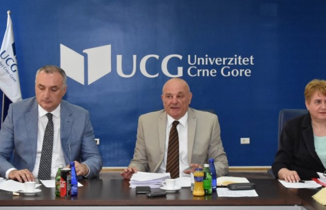 Za specijalističke studije ukupno 2.560, za magistarske 606 mjesta