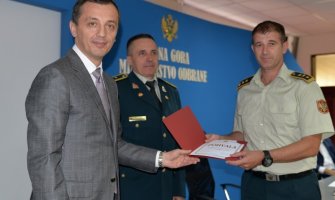 Povodom 13. jula devet pripadnika VCG pohvaljeno, a jedan unaprijeđen u viši čin