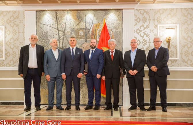 Brajović uručio Trinaestojulske nagrade Peroviću, Šekularcu i Goranoviću